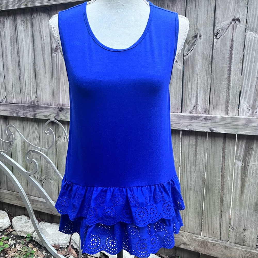 Cha Cha Vente Blue Ruffle Trimmed Tank Top; Size PM